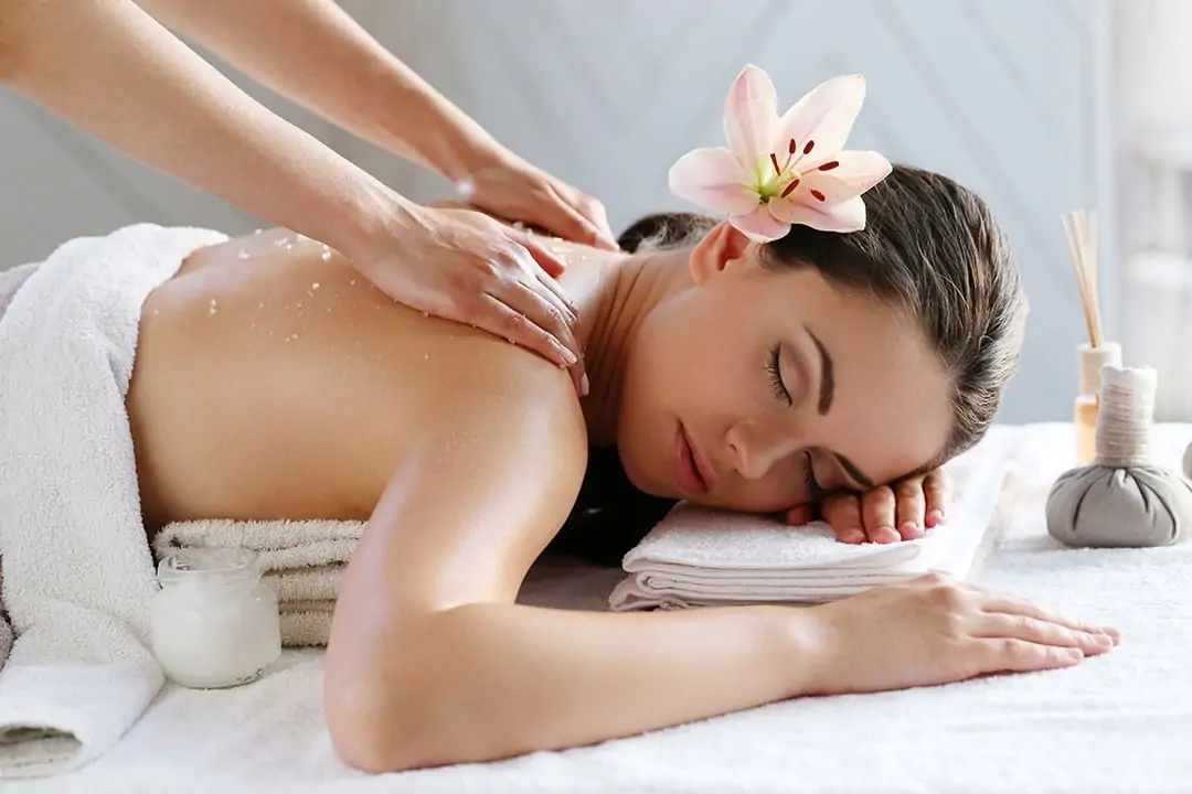 Entspannende Massage in der Wellnesstherapie